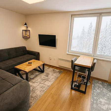 アパート Monti ヴラシチ