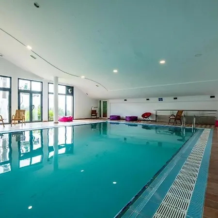 Monti Wellness & شقة